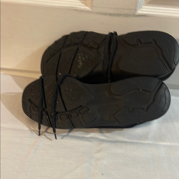 Men's Black Athletic Shoes - Picture 5 of 7